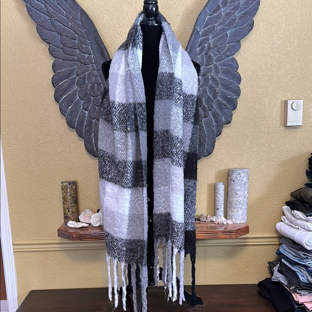 Black and White Checkered Giant Soft Scarf